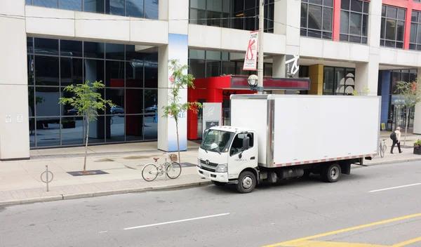 How a Toronto Trucking Company Keeps Supply Chains Moving Efficiently